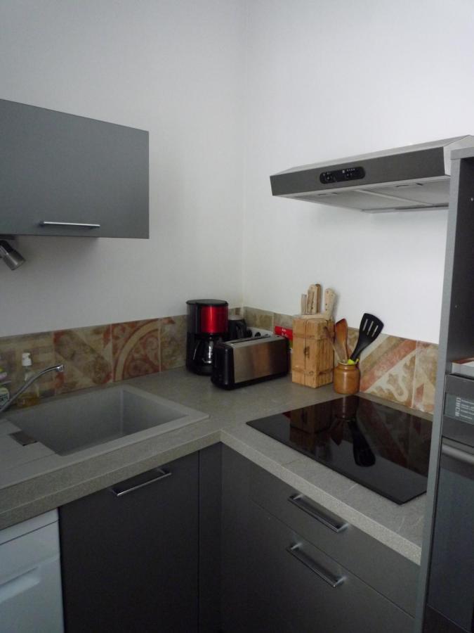 Appartement Avignon Centre Intra Muros Cour Exterieure Parking Prive Gratuit Exterior foto